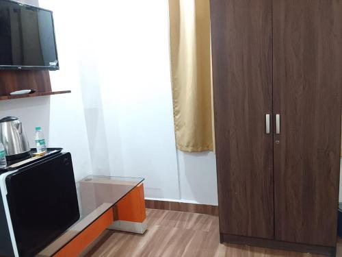 royal excellency inn