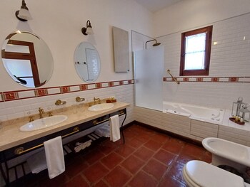 iraola hotel boutique