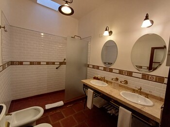 iraola hotel boutique