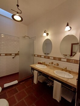 iraola hotel boutique