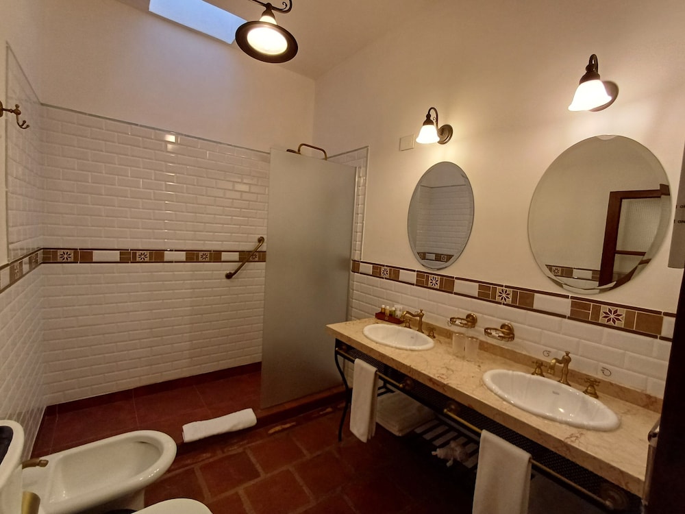 iraola hotel boutique