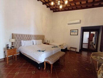 iraola hotel boutique