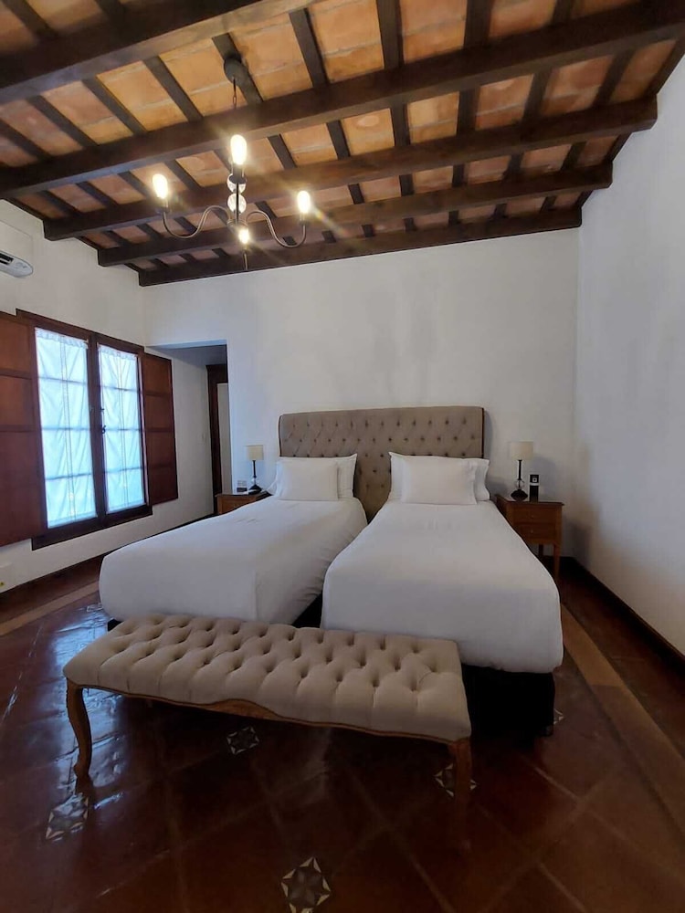 iraola hotel boutique