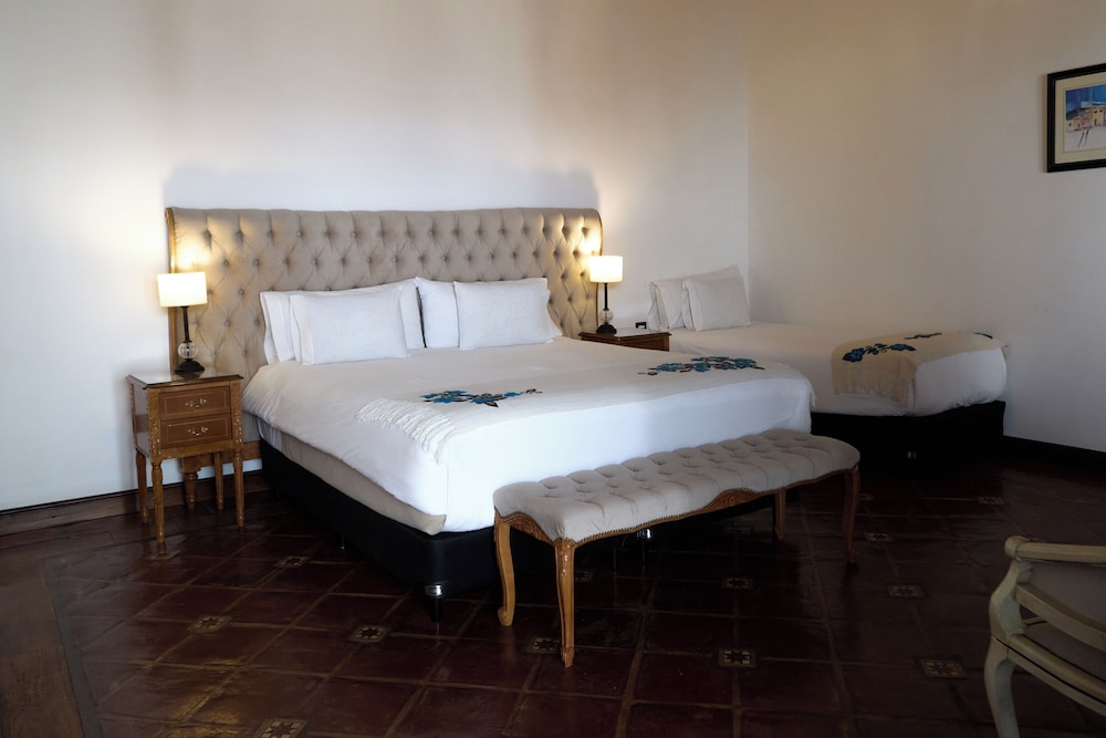 iraola hotel boutique