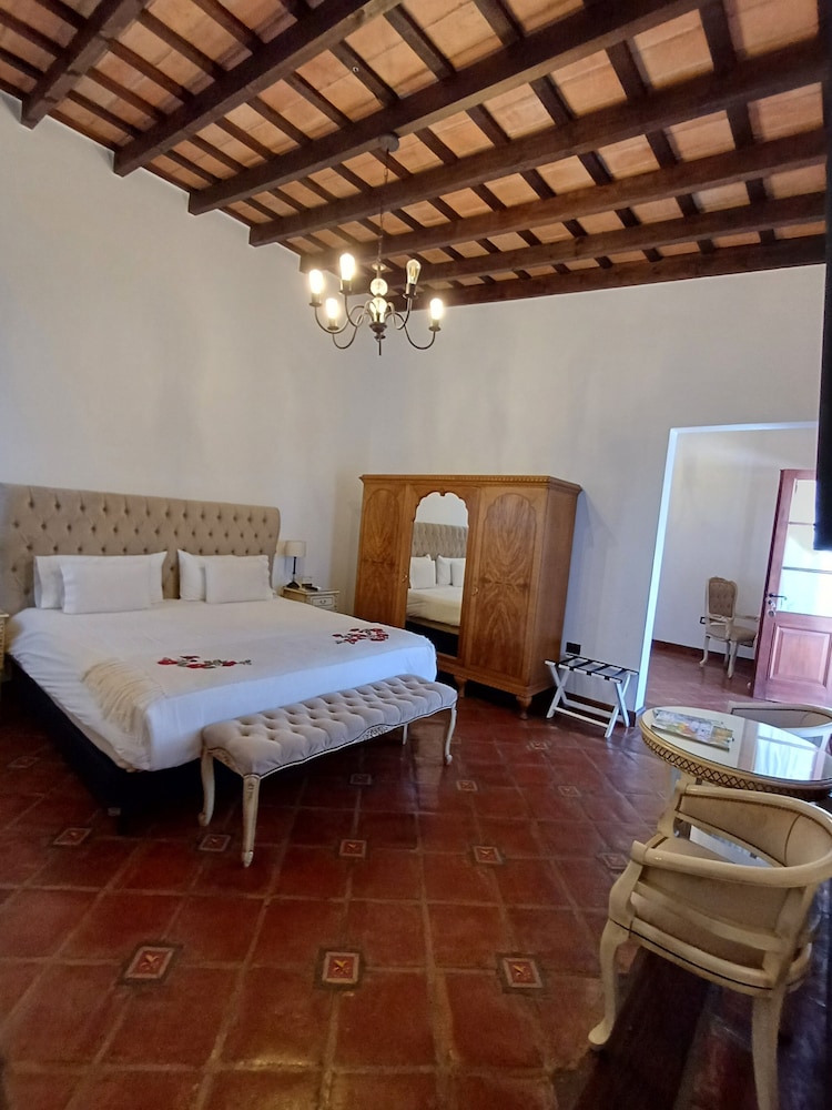 iraola hotel boutique