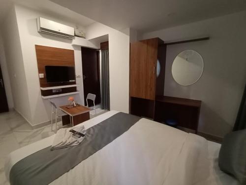 Royal N Deluxe,,0 star