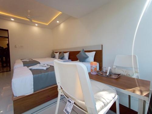 Royal N Deluxe,,0 star