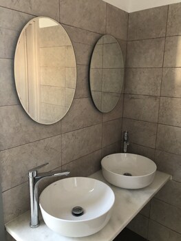 evripus suites hotel