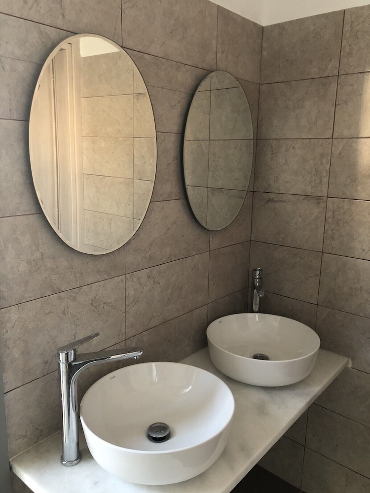 evripus suites hotel