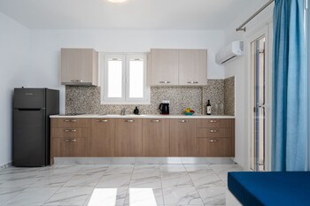 evripus suites hotel