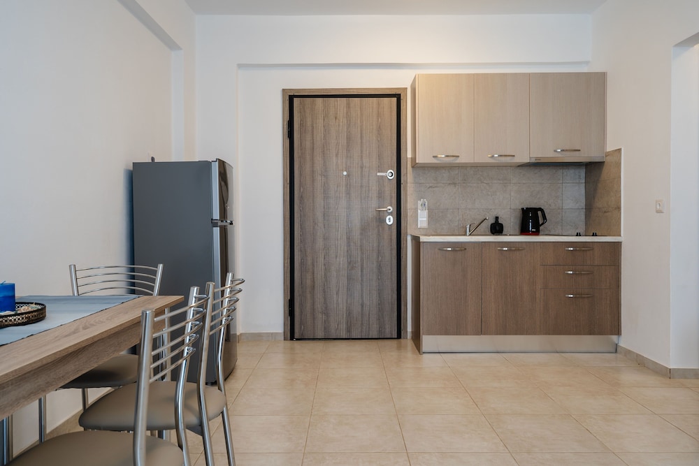 evripus suites hotel