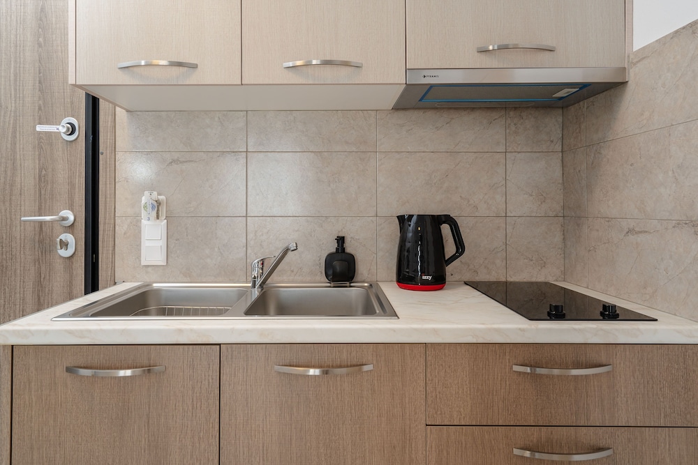 evripus suites hotel
