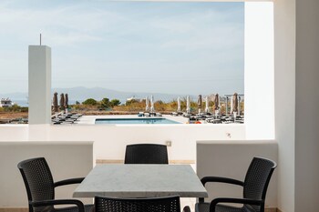 evripus suites hotel