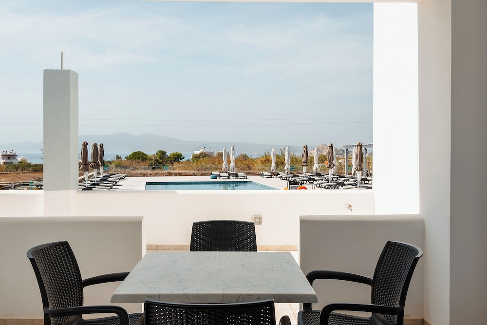 evripus suites hotel