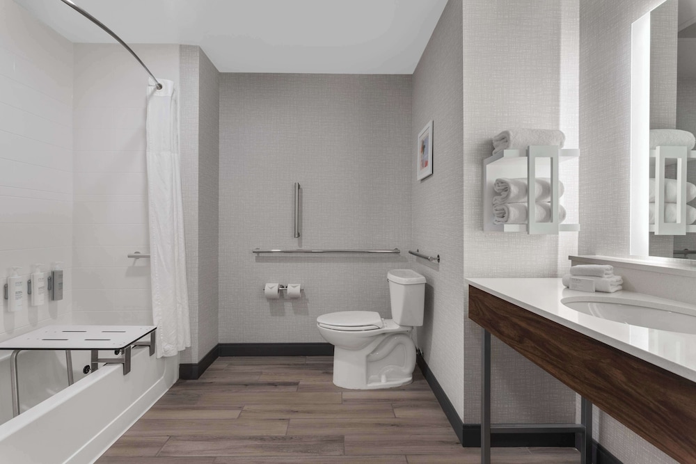 hampton inn and suites lincoln northeast i 80