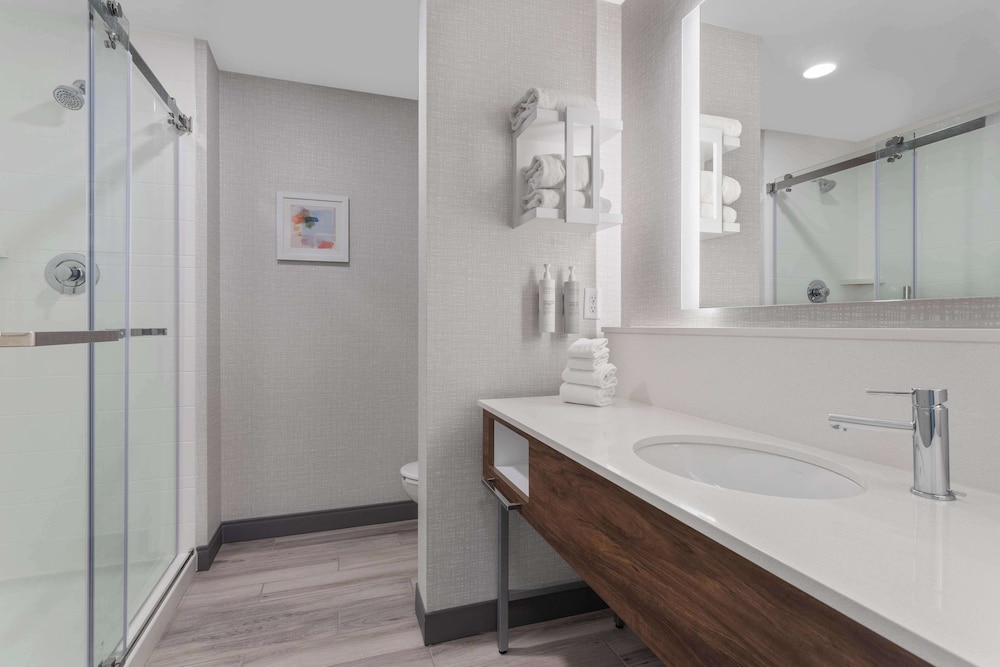 hampton inn and suites lincoln northeast i 80