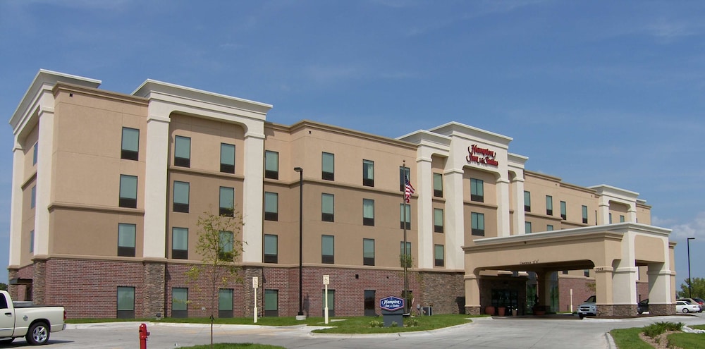 hampton inn and suites lincoln northeast i 80