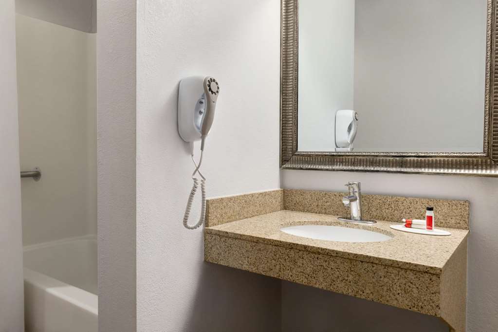 microtel inn and suites by wyndham lincoln