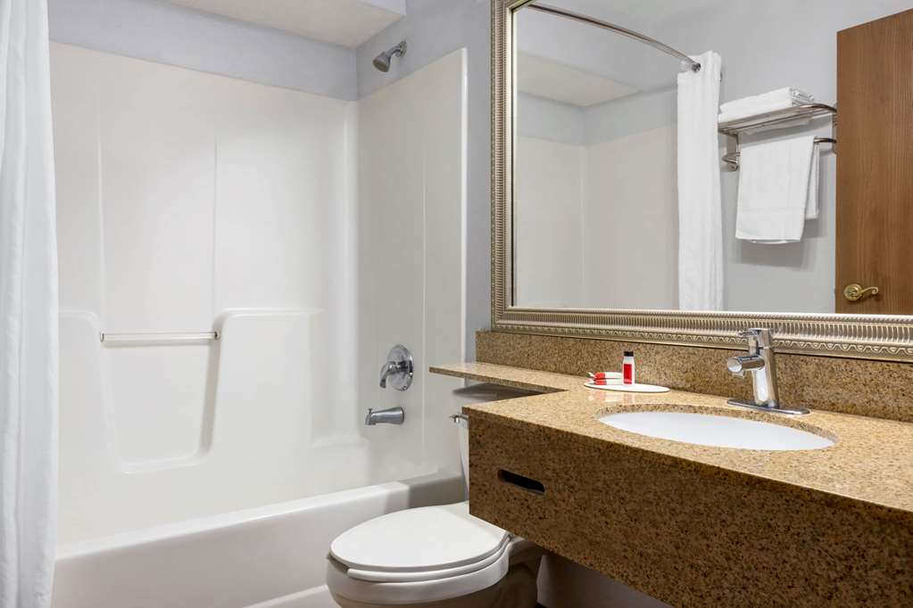 microtel inn and suites by wyndham lincoln