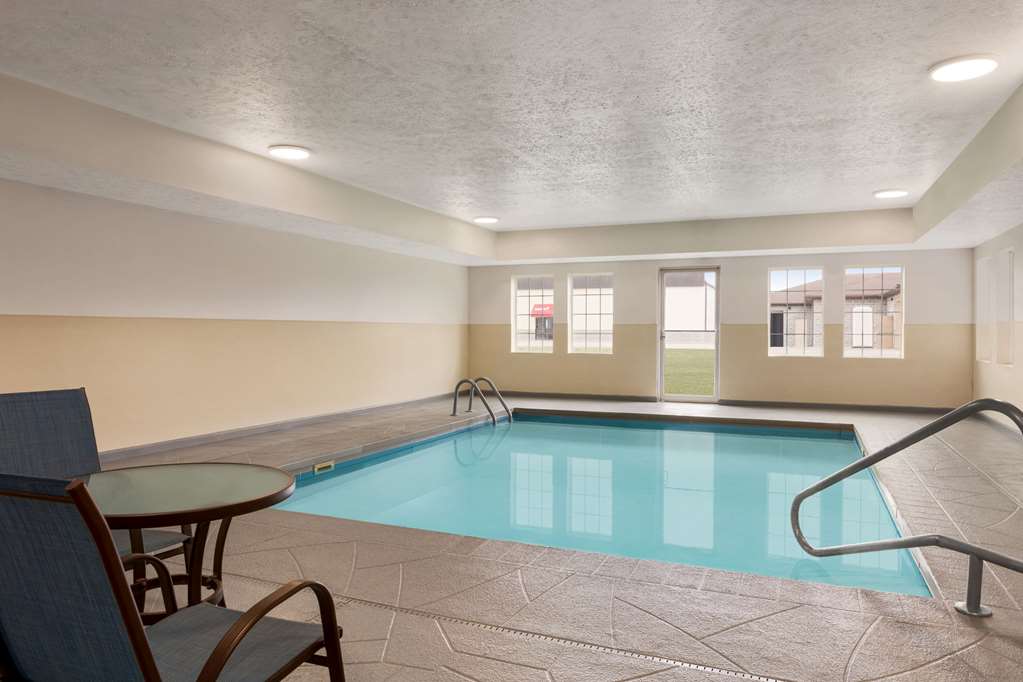 microtel inn and suites by wyndham lincoln