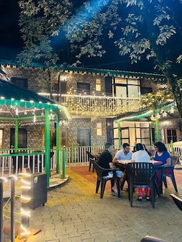 cedar woods a boutique resort