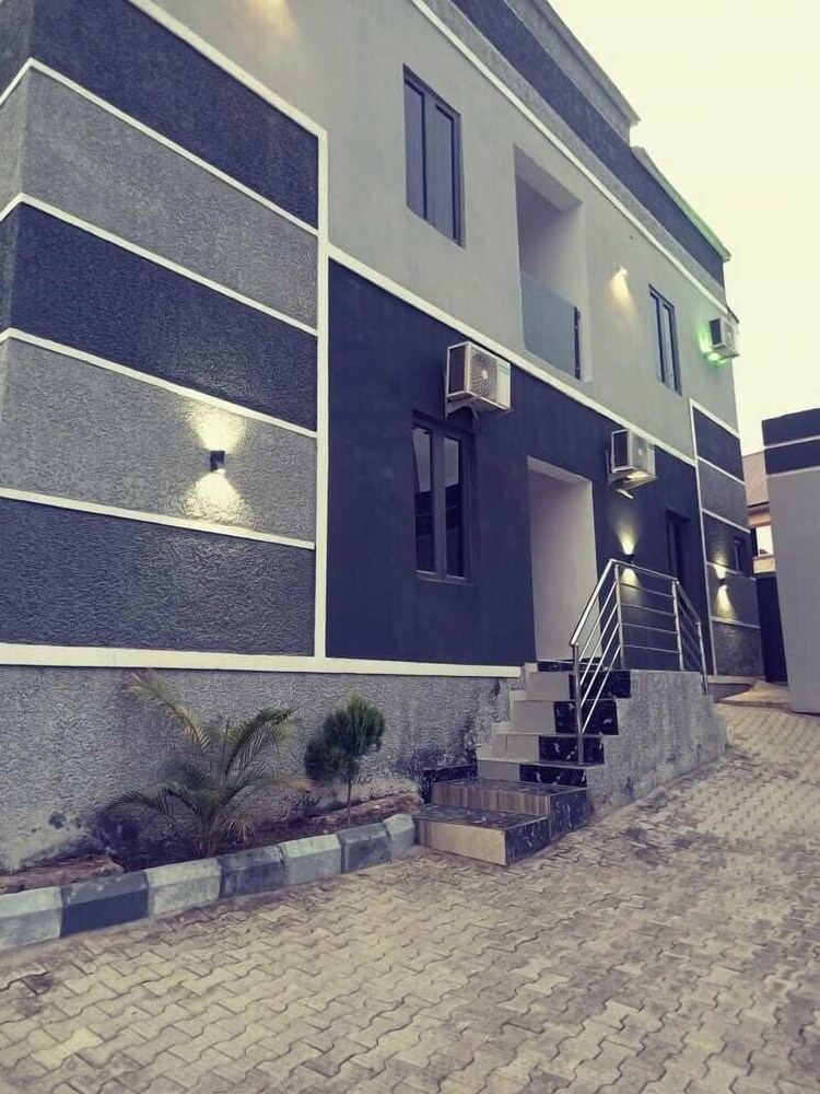 new diamond suites and apartment jos