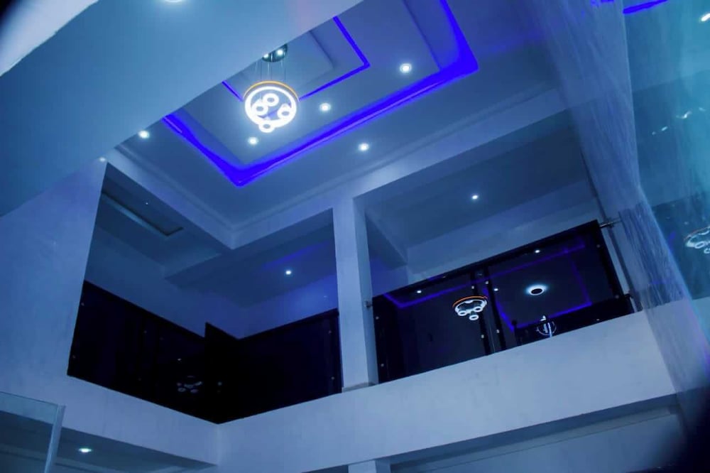 new diamond suites and apartment jos