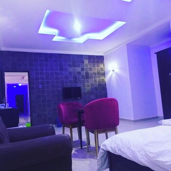 new diamond suites and apartment jos