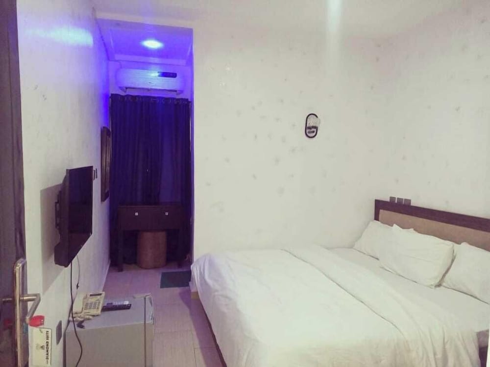 new diamond suites and apartment jos
