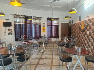 Hotel Shiv Palace,,1 star