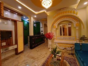 Rajwada Palace,,4 star