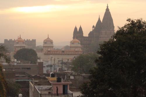 hotel sunset orchha