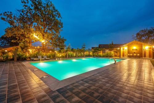 Sterling Orient Woods Pench,,3 star