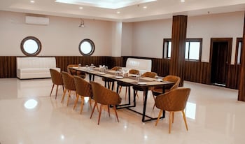 hotel teesta stay rampurhat