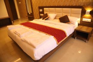 royal indraprastha the hotel