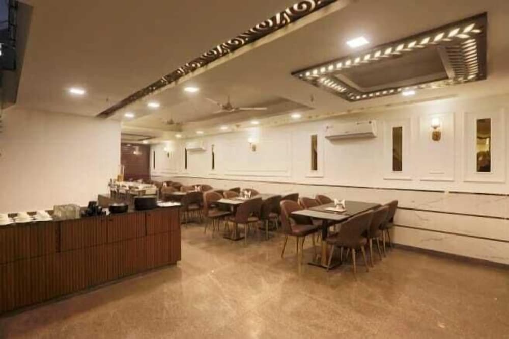 hotel devrana delhi