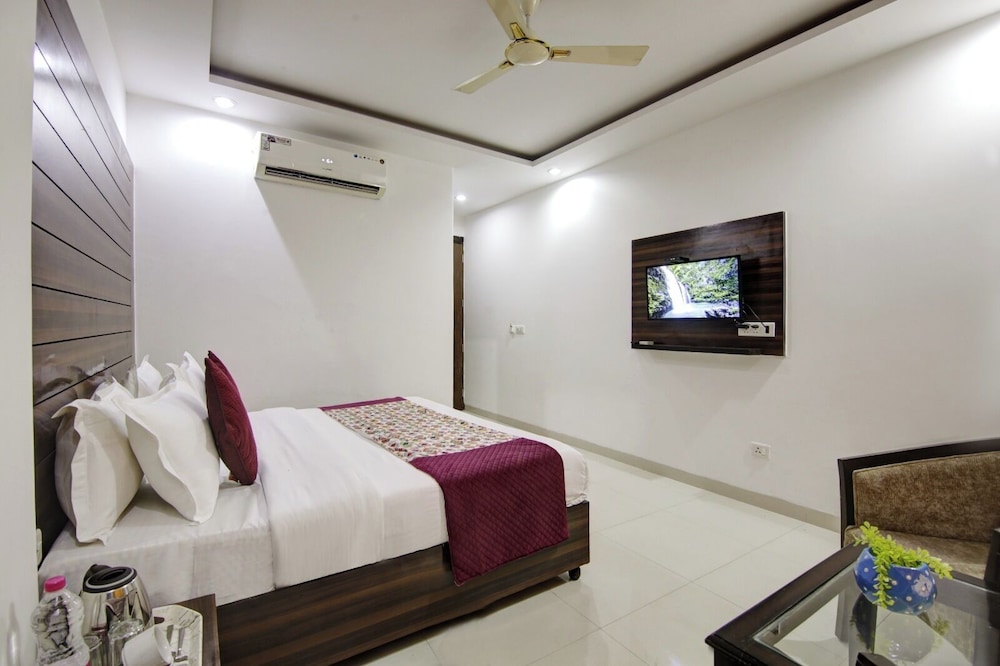 hotel devrana delhi
