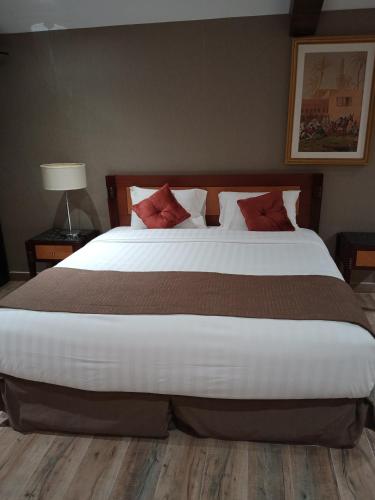 desert inn resort and camp