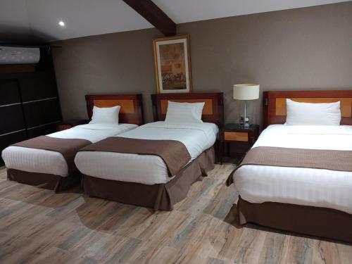 desert inn resort and camp