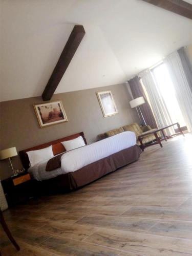 desert inn resort and camp