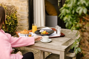 Voco Oxford Thames By Ihg,Kennington>>Bicester,4 star