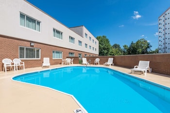 Ramada Hotel & Conference Center By Wyndham Paintsville,Paintsville>>Johnson County,3 star