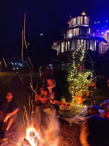 the tree house jibhi swastika aashiyana