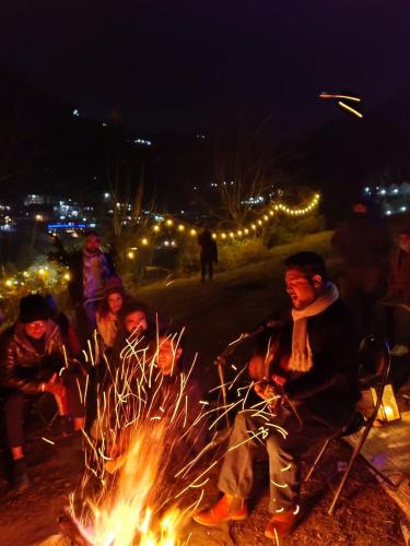 the tree house jibhi swastika aashiyana