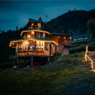 the tree house jibhi swastika aashiyana