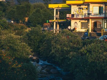 the lost hostels bir landing site
