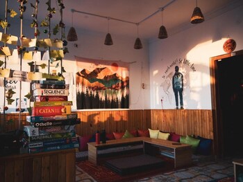 the lost hostels bir landing site