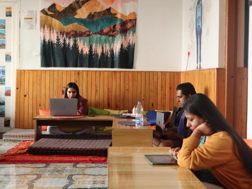 The Lost Hostels-Bir - Landing Site,,1 star