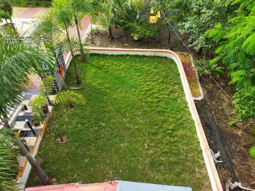 Green Paradise,,3 star