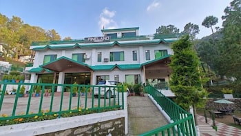 pineland resorts and chalets kasauli